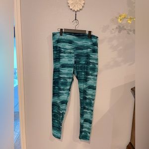 Old Navy Teal Print 7/8 performance leggings XL
